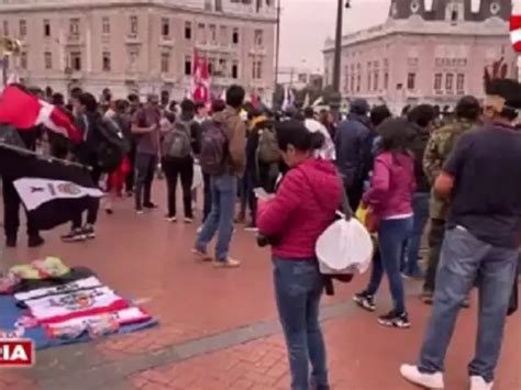 Protestas En Fiestas Patrias Manifestantes Se