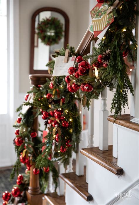 Step By Step Guide How To Decorate A Christmas Garland For A Perfect