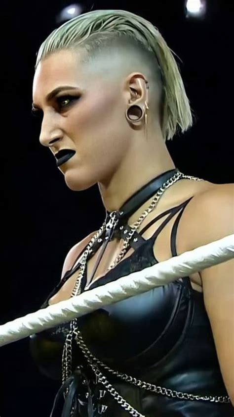 Rhea Ripley | Buff women, Female wrestlers, Wwe female wrestlers