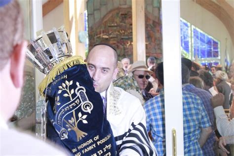 Hampton Synagogue Celebrates Donation Of New Torah 27 East