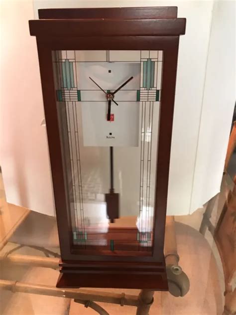 BULOVA FRANK LLOYD Wright Pendulum Clock Walnut Quartz Battery EUR 41