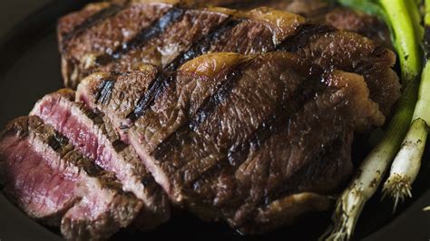 Gordon Ramsay's Tip For Perfectly Moist Slices Of Steak