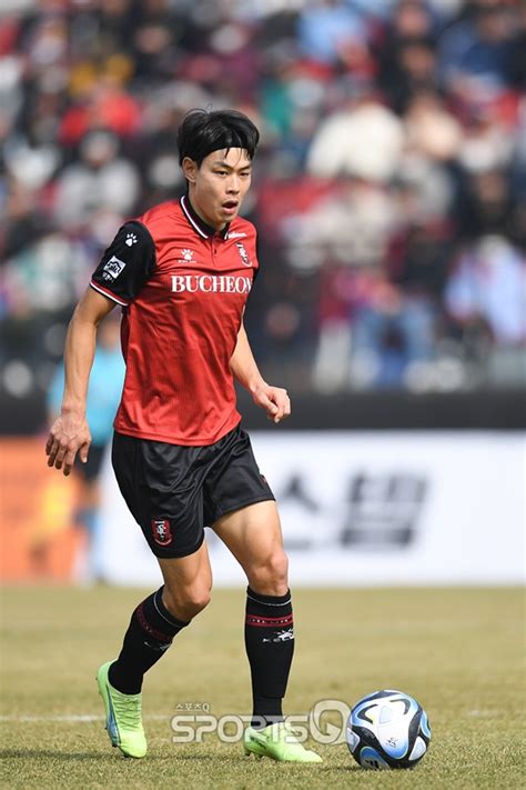 스냅샷q 부천fc 한지호 화끈한 홈 개막 승리 축포 스포츠q큐