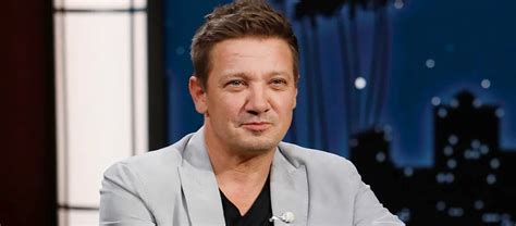 Jeremy Renner Lacteur De La Saga Avengers Dans Un état Critique Après Un Accident Lors Dun