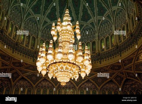 Huge Chandelier In Sultan Qaboos Mosque Oman Stock Photo Alamy