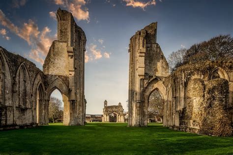 Perspective view with of the Glastonbury Abbey Ruins jigsaw puzzle | I ...