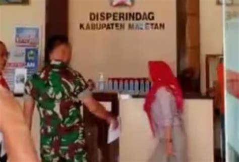 Viral Diduga Istri Selingkuh Pria Berseragam Loreng Ngamuk Di Magetan