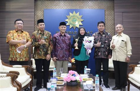 Ketua PP Muhammadiyah Berikan Apresiasi Kepada Apt Susanti MPhil PhD