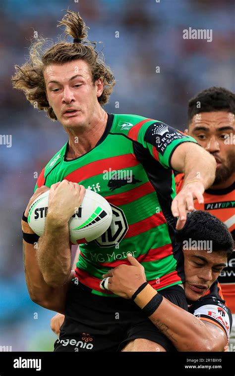 campbell graham   rabbitohs  tackled   nrl