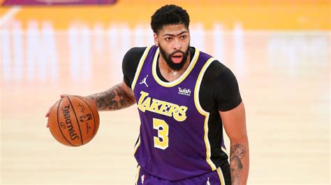 Los Angeles Lakers Anthony Davis Out 4 Weeks As Team Plays It