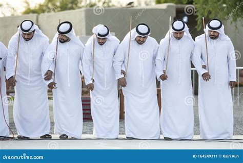 Emirati Men Dancing Editorial Photo Image Of Kandura 164249311