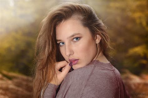 Wallpaper Women Blonde Finger On Lips Blue Eyes Depth Of Field