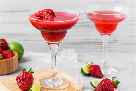 22 Tempting Strawberry Cocktails To Make This Summer