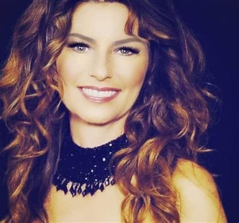 Pin By Alex On Shania Celebrities Shania Twain Country Girls