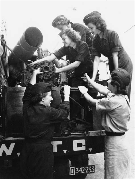 Australian Women At Work In Wwii Keep Cool And Carry On Stories