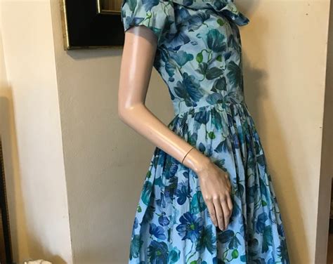 Vintage 50s Darling Blue Floral Cotton Full Skirt Rockabilly Ladies