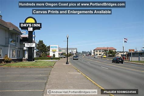 Downtown Newport, Oregon, Highway 101, Days Inn Photo 5D0IMG34546