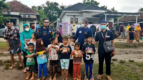 Ansharu Syariah Berbagi Makanan Siap Saji Untuk Korban Banjir Banten