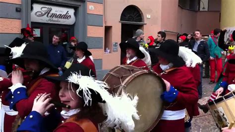 Carnevale Di Ivrea 2012 La Banda Dei Pifferi YouTube