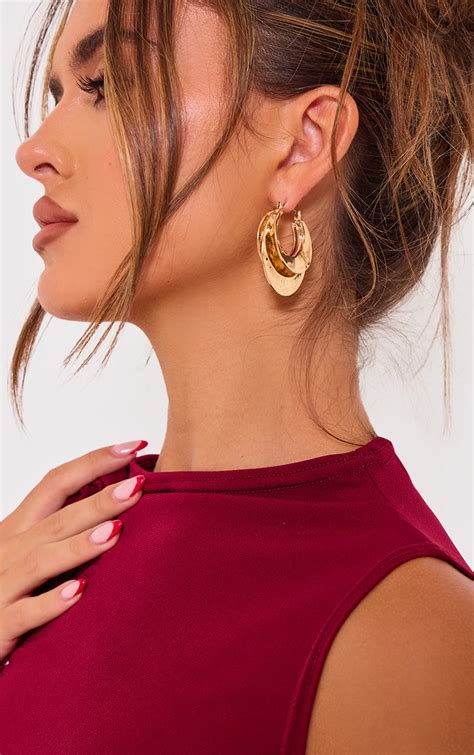 Gold Molten Ridge Hoop Earrings Accessories Prettylittlething Ca