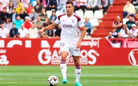 Alvaro Rodríguez renueva hasta el 2026 con el Albacete Balompié Mesas