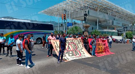 Realizan Estudiantes Mitin En El Antimonumento De Los 43 En Acapulco