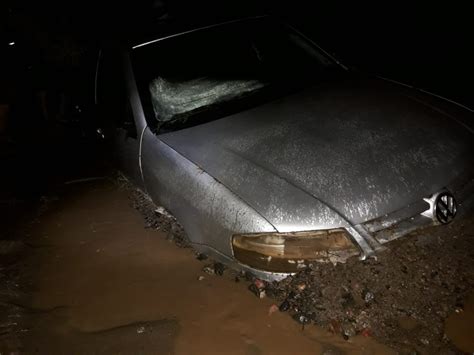 Pudo Ser Una Tragedia Otra Vez Un Auto Cruz Un R O Crecido Y Lo Llev