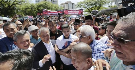 Muhyiddin Arrives At Macc Headquarters Nsttv New Straits Times