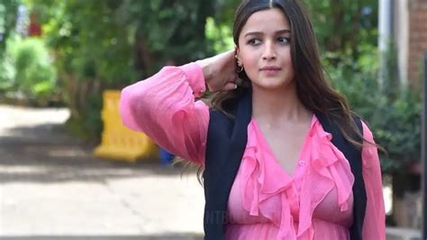 Brahmastra Alia Bhatt • Sharechat Photos And Videos