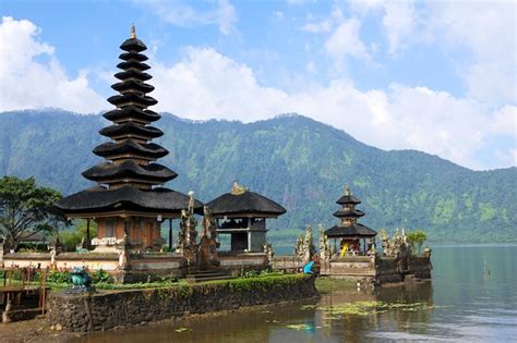 premium photo ulun danu