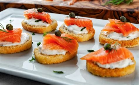 Como fazer canapés de salmão para servir nas festas desse fim de ano