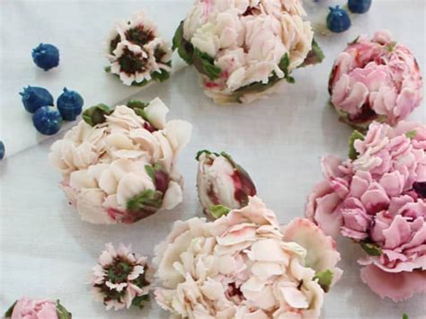 Pin By Elena Nisman On Torten Floristik Floral Wreath Floral Butter