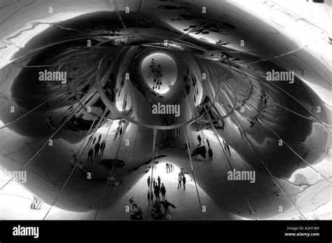 The Chicago Bean Sculpture Stock Photo - Alamy