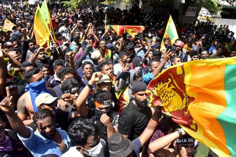 In Photos Protesters Storm Prime Ministers Office In Sri Lanka All