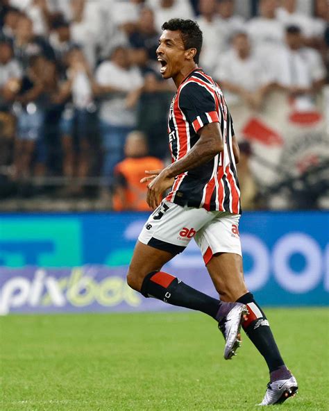 São Paulo derruba tabu e vence o Corinthians em Itaquera pela 1ª vez