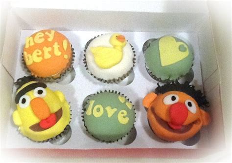 Bert and Ernie | Valentines cupcakes, Themed cupcakes, Sesame street birthday