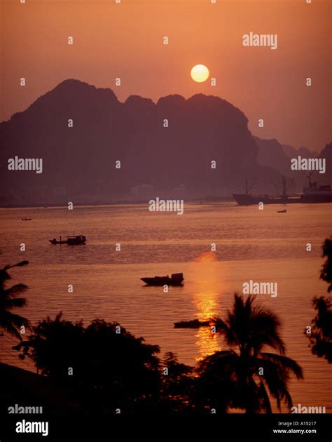 Vietnam Halong Bay sunrise Stock Photo - Alamy