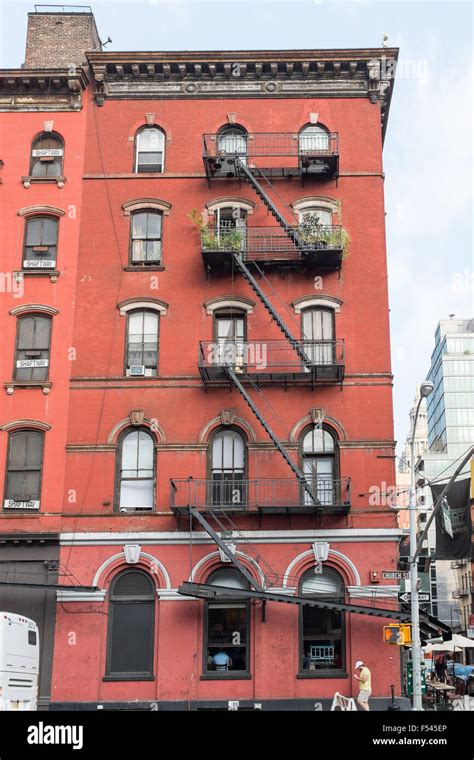 Alte Gebäude in Manhattan New York City mit Stahl externe Fire escape