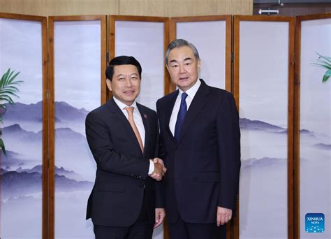 Senior Chinese Diplomat Meets With Lao FM Xinhua