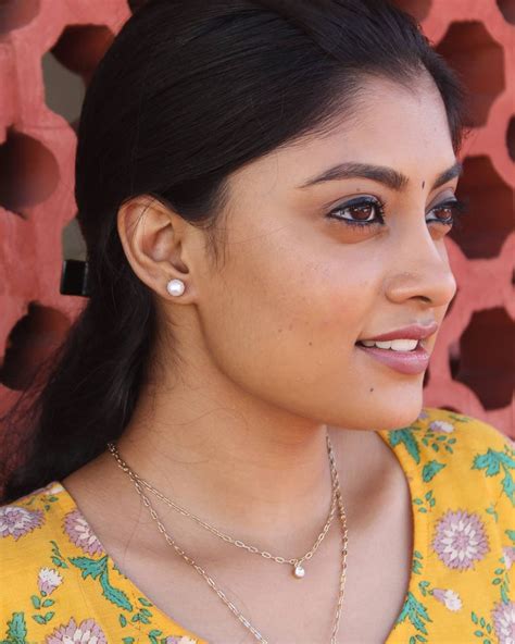 Tamil Actress Hot Photoshoot Ammu Abhirami Looking Very Glamorous