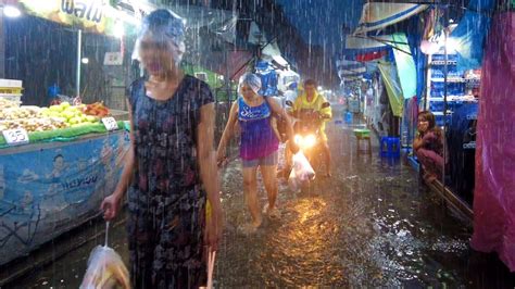 4k 🇹🇭 Walking In The Heavy Rain In Bangkok During The Rainy Season