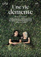 UNE VIE DEMENTE NUDE SCENES AZNude