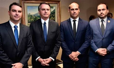 Bolsonaro e os filhos lançam censo para mapear apoiadores rumo às