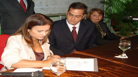 Prefeitura firma convênio para garantir ensino superior aos alunos da