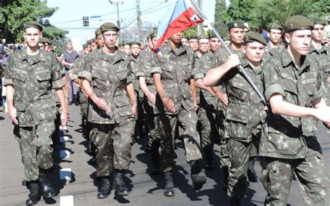 Desfile celebra a Revolução de 1932 em Presidente Prudente FOTOS