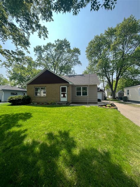 712 Lynn Rd Sw Hutchinson Mn 55350 Mls 6374608 Redfin