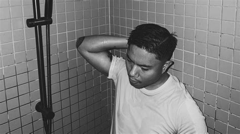 Meet the Maverick Indie Artist Pushing Boundaries with Experimental Music Stages 12