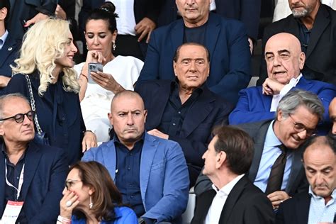 Il Milan Ricorda Berlusconi Indimenticabile Grazie Presidente