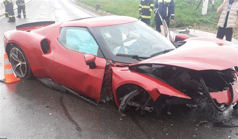 Un Ferrari s a transformat în morman de fiare într o fracțiune de