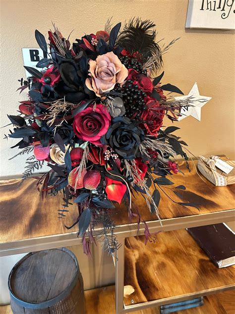 Black and Red Rose Bouquet Gothic or Darker Wedding the Raven - Etsy